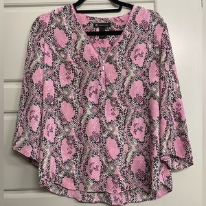 Fun printed blouse with adjustable zipper!💓
